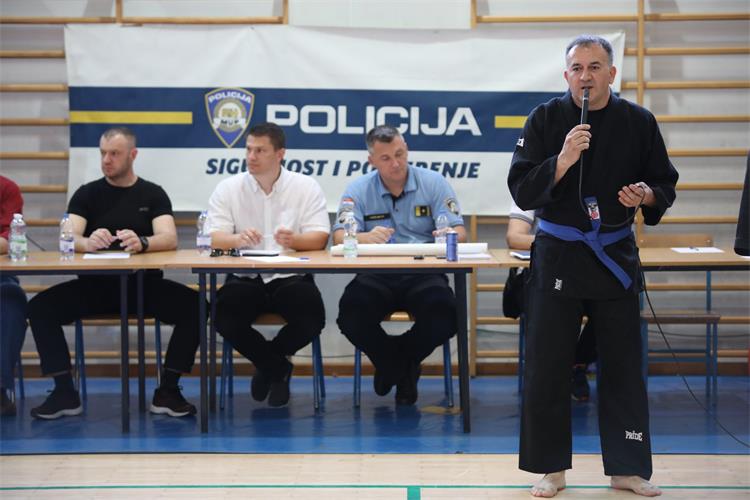 Slika /2019/3OSTALO/POLICIJSKEIGRE/62240525_2272868676260257_1846239993387810816_o.jpg